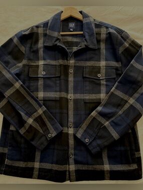 GAP Men's Navy and Gray Plaid Lightweight Shacket Jacket